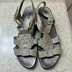 Clark's Artisan Sandals Cream, Size 10M Leather
